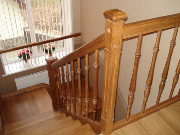 деревянная лестница сверху